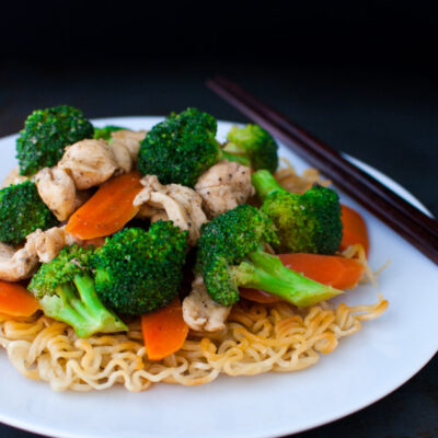 Chicken Vegetable Stir-fry with Crispy Noodles | tamingofthespoon.com