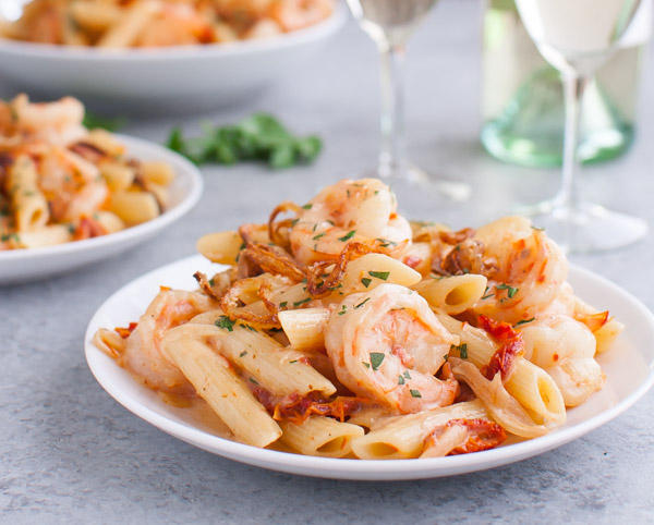 タイ生シャロット(Shallotホムデンお料理用お得5kg Pasta with Shrimp, Shallots, and Sun-dried Tomatoes in Creamy