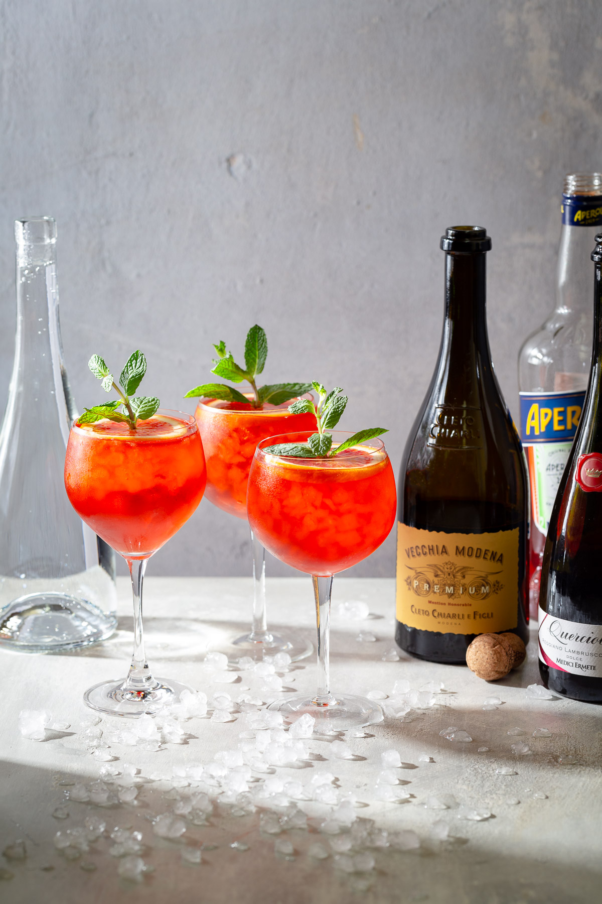 Un Cocktail Di Aperol Spritz in Bicchieri Con Cannucce Eco